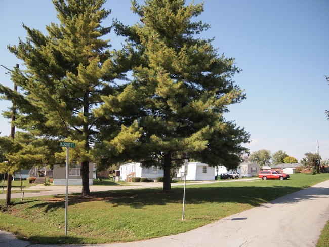 Suburban Mobile Home Park in Saint Paul, IN - Foto de edificio - Building Photo