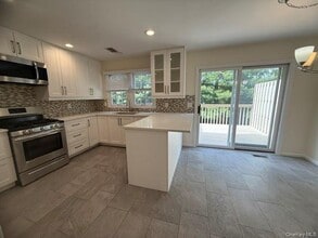 71 Orchard St in Manhasset, NY - Building Photo - Building Photo