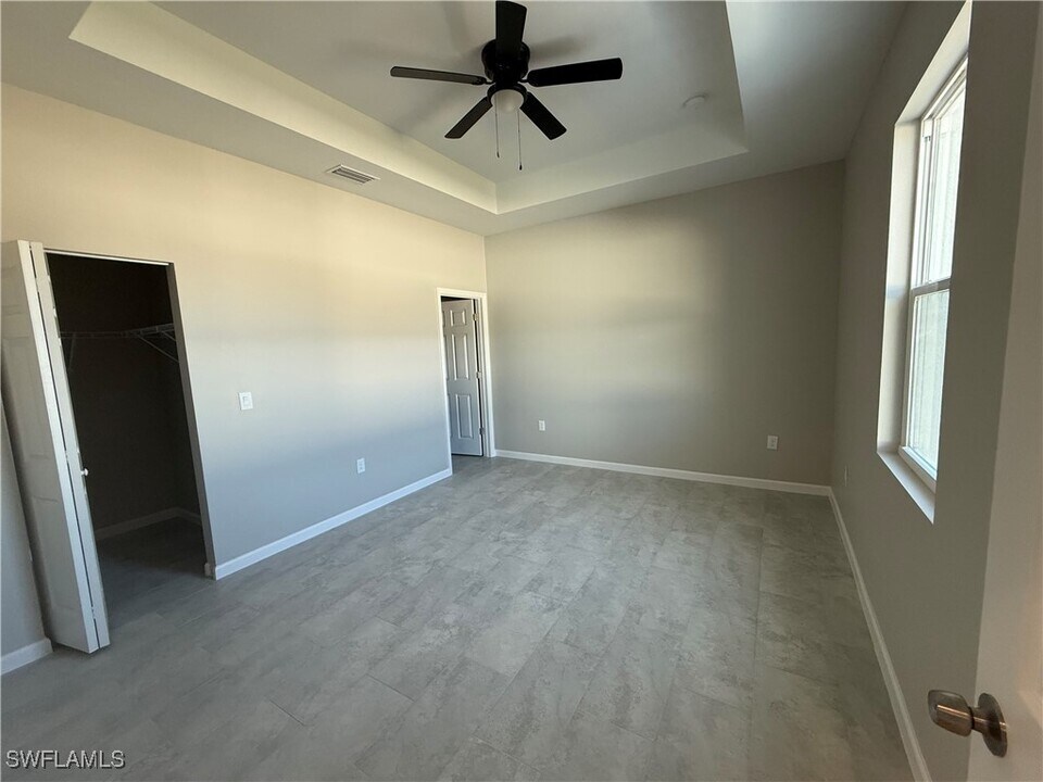832 Holmes Ave in Lehigh Acres, FL - Building Photo