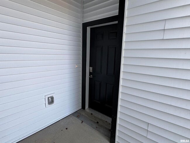 5888 Butterfield Ct in Bettendorf, IA - Building Photo - Building Photo