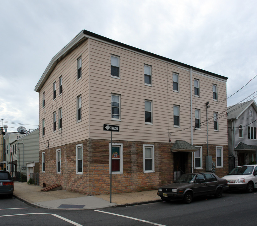 33-35 Hensler St in Newark, NJ - Building Photo