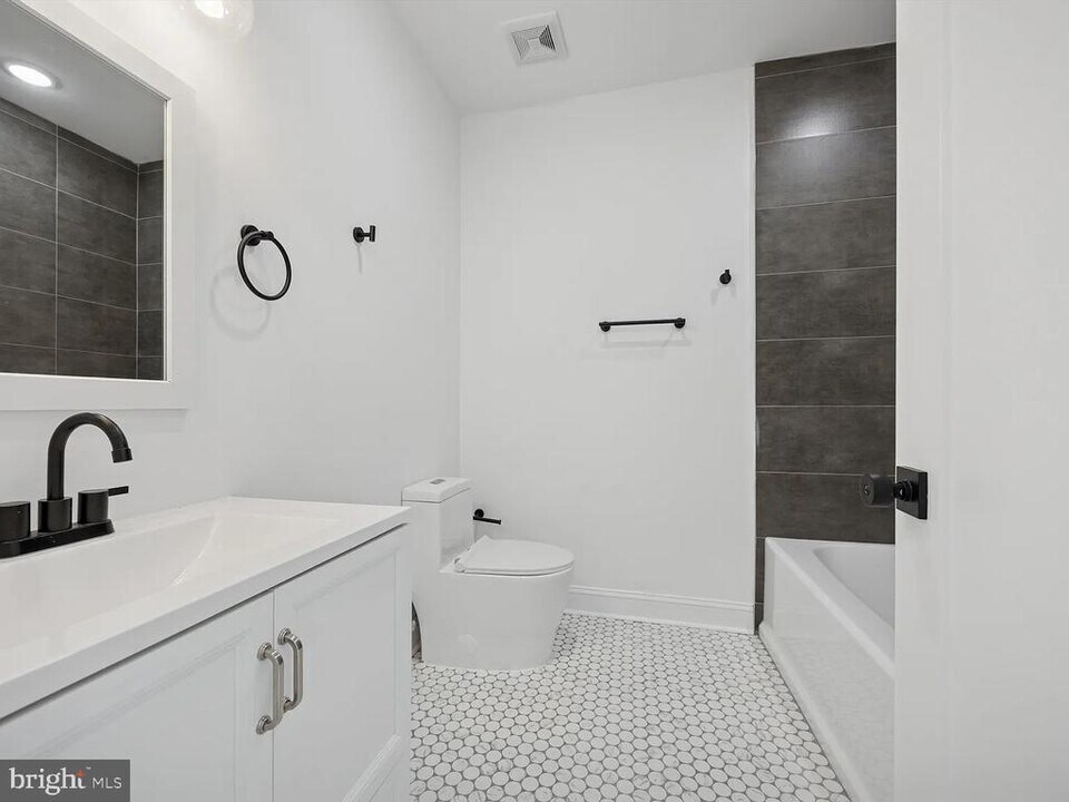 1620 Ridge Ave in Philadelphia, PA - Building Photo