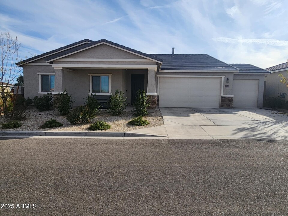 12517 W Citrus Wy in Litchfield Park, AZ - Building Photo