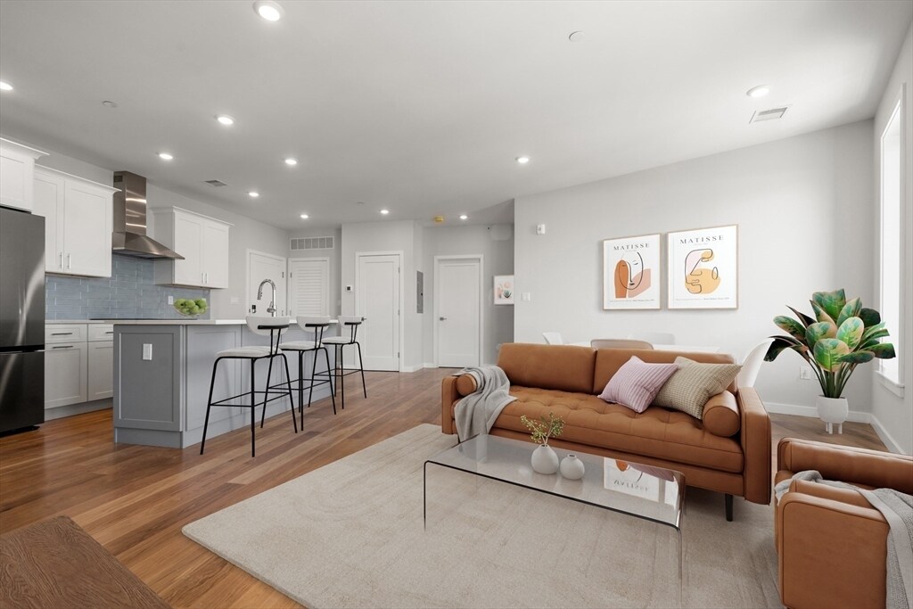 267 Old Colony Ave in Boston, MA - Building Photo