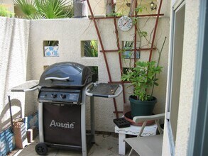4970 Kester Ave, Unit 13 in Sherman Oaks, CA - Building Photo - Building Photo