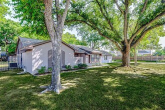 9218 Hammerly Blvd in Houston, TX - Building Photo - Building Photo