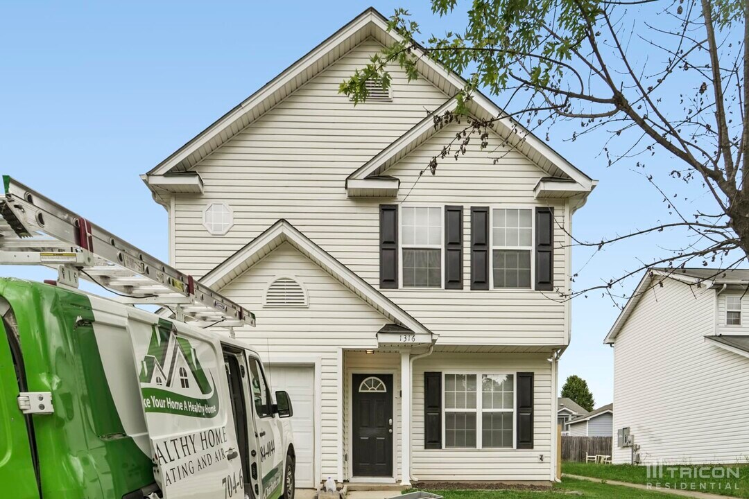 1316 Crandon Dr in Charlotte, NC - Building Photo