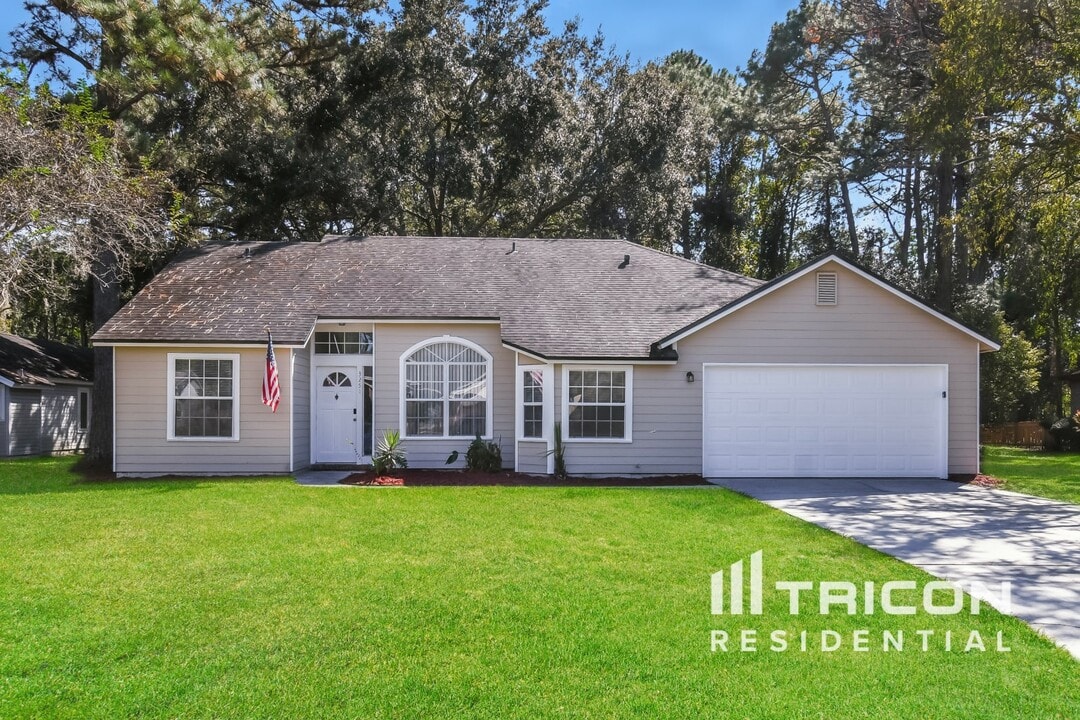 3251 Deerfield Pointe Dr in Orange Park, FL - Building Photo