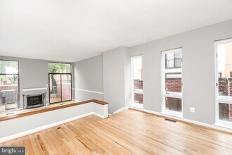 17 W Hill St in Baltimore, MD - Building Photo - Building Photo