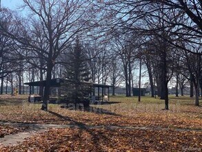 19300 Wick Rd in Allen Park, MI - Foto de edificio - Building Photo