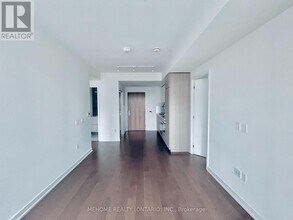 15 Queens Quay E in Toronto, ON - Building Photo - Building Photo