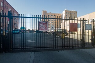 Manhattan on 6th in Los Angeles, CA - Building Photo