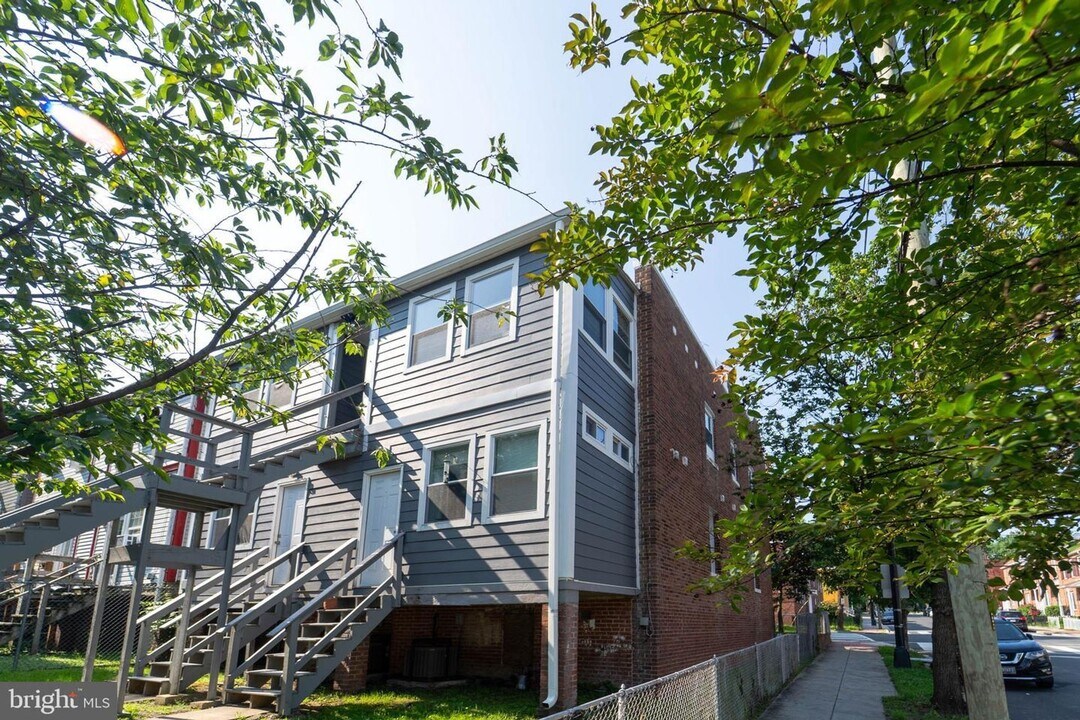 1500 V St SE-Unit -Apt 2 in Washington, DC - Building Photo