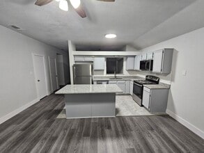 919 Crestwood Dr in Cedar Hill, TX - Building Photo - Building Photo