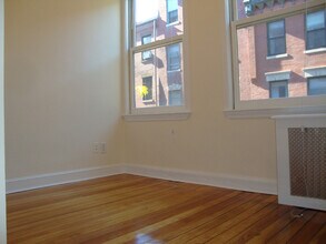 34 Grove St, Unit 6 in Boston, MA - Foto de edificio - Building Photo