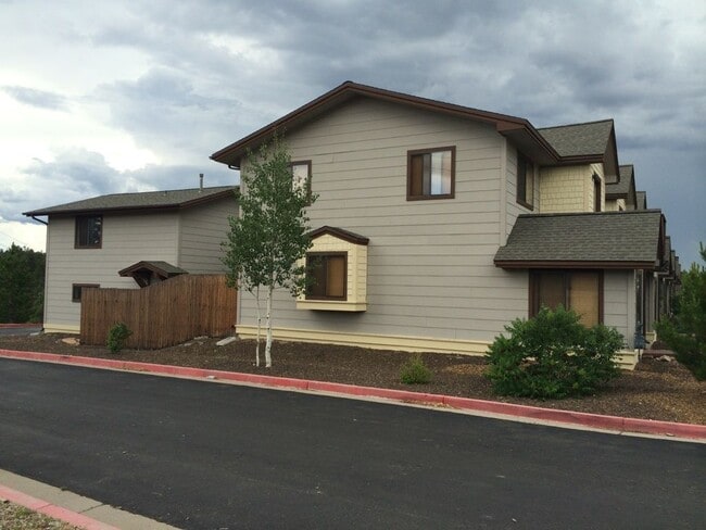 1551 E Payton Way in Flagstaff, AZ - Building Photo - Building Photo