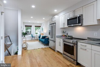 834 Lamont St NW, Unit Unit A in Washington, DC - Building Photo - Building Photo