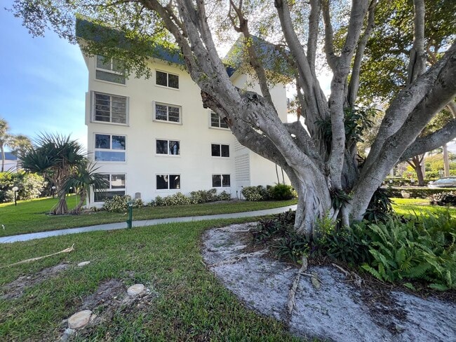 3401 Spanish Trail in Delray Beach, FL - Foto de edificio - Building Photo