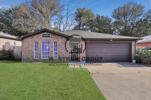 1115 Stone Creek Dr in Mansfield, TX - Building Photo