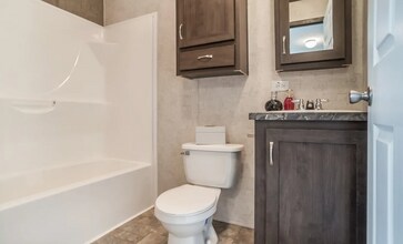 17148 Canterbury Cir in Holly, MI - Foto de edificio - Building Photo