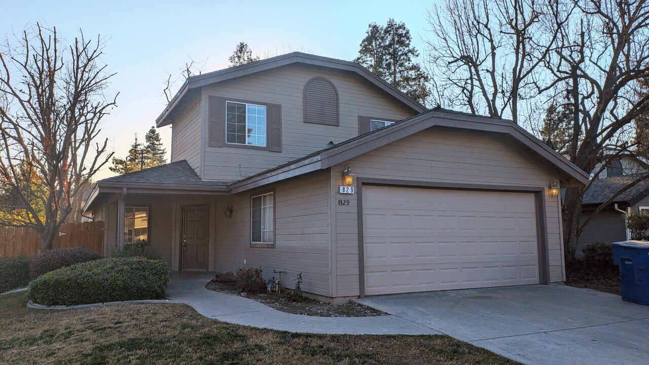 829 E Chickadee Ct in Fresno, CA - Building Photo