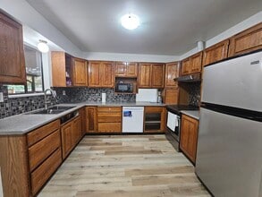 13454 Crestview Dr in Surrey, BC - Building Photo - Building Photo