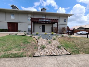 Polk Villas in Dallas, TX - Foto de edificio - Building Photo