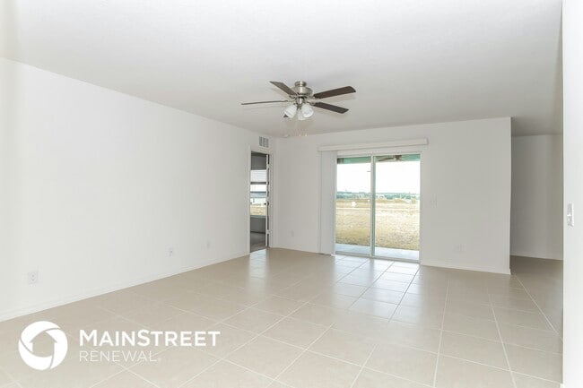 1724 Canaan Lp in Dundee, FL - Foto de edificio - Building Photo