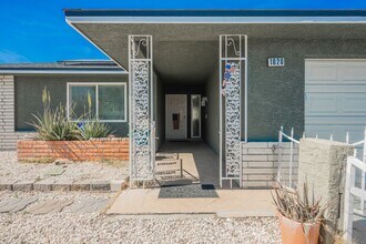 1020 Alan Shepard St in Las Vegas, NV - Building Photo - Building Photo