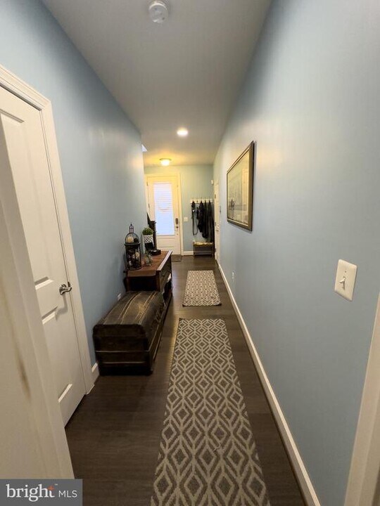 3697 Ambrose Hills Rd in Falls Church, VA - Building Photo