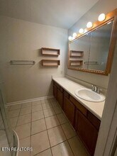 7655 Chatham Cir NW, Unit 2nd back in Knoxville, TN - Building Photo - Building Photo