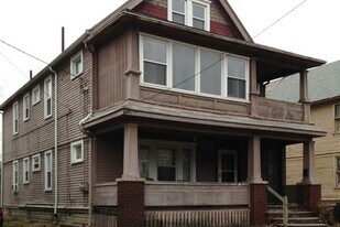 588 Schiller Ave, Unit 2 in Akron, OH - Building Photo