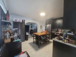 7142 SW 22nd St in Miami, FL - Building Photo - Building Photo
