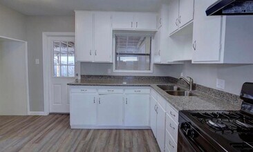 315 Acacia St in Lake Jackson, TX - Building Photo - Building Photo