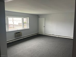 365 Bloomfield Ave in Verona, NJ - Building Photo - Building Photo