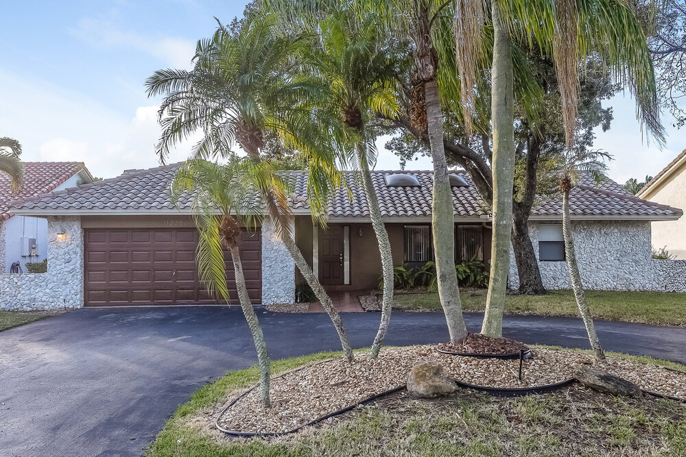 11236 NW 7th St in Coral Springs, FL - Building Photo