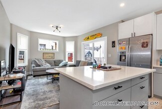 777 Columbia Rd in Boston, MA - Building Photo - Building Photo