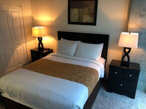 215 W Martin Luther King Jr Blvd in Charlotte, NC - Building Photo - Building Photo