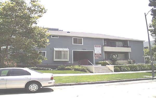 Vassar Tower in Canoga Park, CA - Foto de edificio - Building Photo