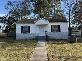 810 Martha St in Lufkin, TX - Building Photo