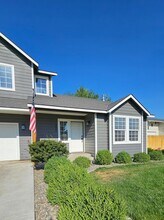 204 Woodwinds Ct in Yakima, WA - Building Photo - Building Photo
