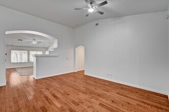 9042 Edenbridge Ct in Las Vegas, NV - Building Photo - Building Photo