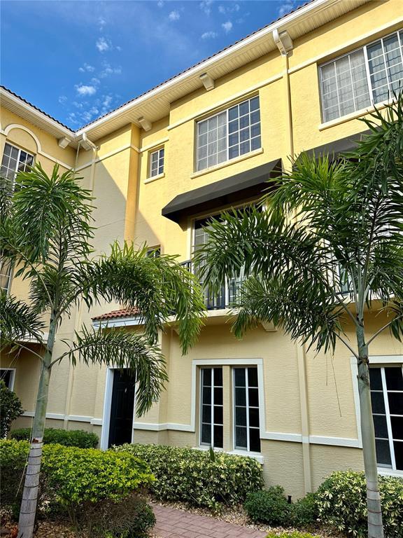 5213 Beach Breeze Ct
