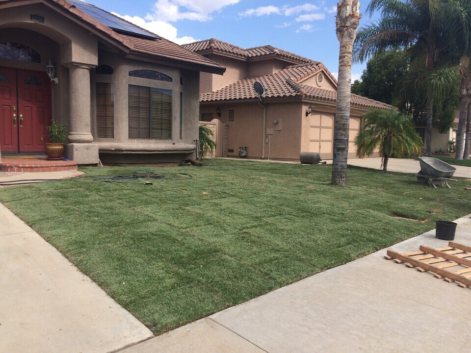 15550 La Entrada Dr in Moreno Valley, CA - Foto de edificio