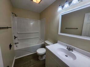 910 N 10th St in Terre Haute, IN - Building Photo - Building Photo