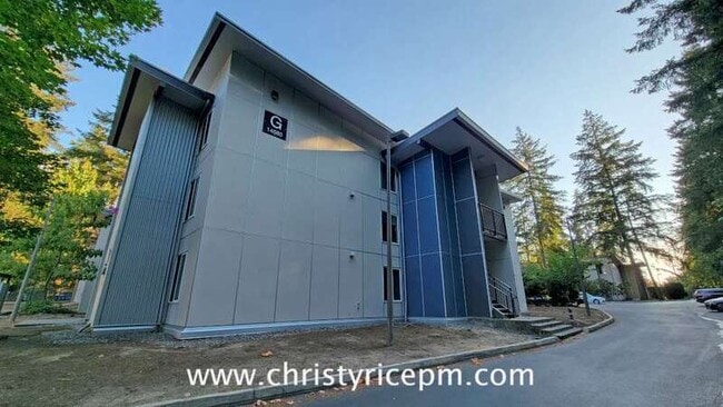 14556 NE 31st St in Bellevue, WA - Foto de edificio - Building Photo