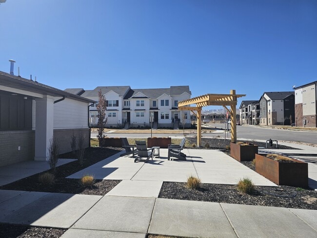 13526 Maximus Dr in Riverton, UT - Building Photo - Building Photo