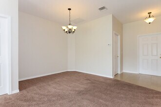 34325 Smart Dr in Zephyrhills, FL - Foto de edificio - Building Photo