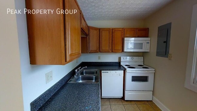 1375 Indianola Ave in Columbus, OH - Building Photo - Building Photo