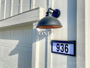 936 Tipton Ln in Patterson, CA - Building Photo - Building Photo